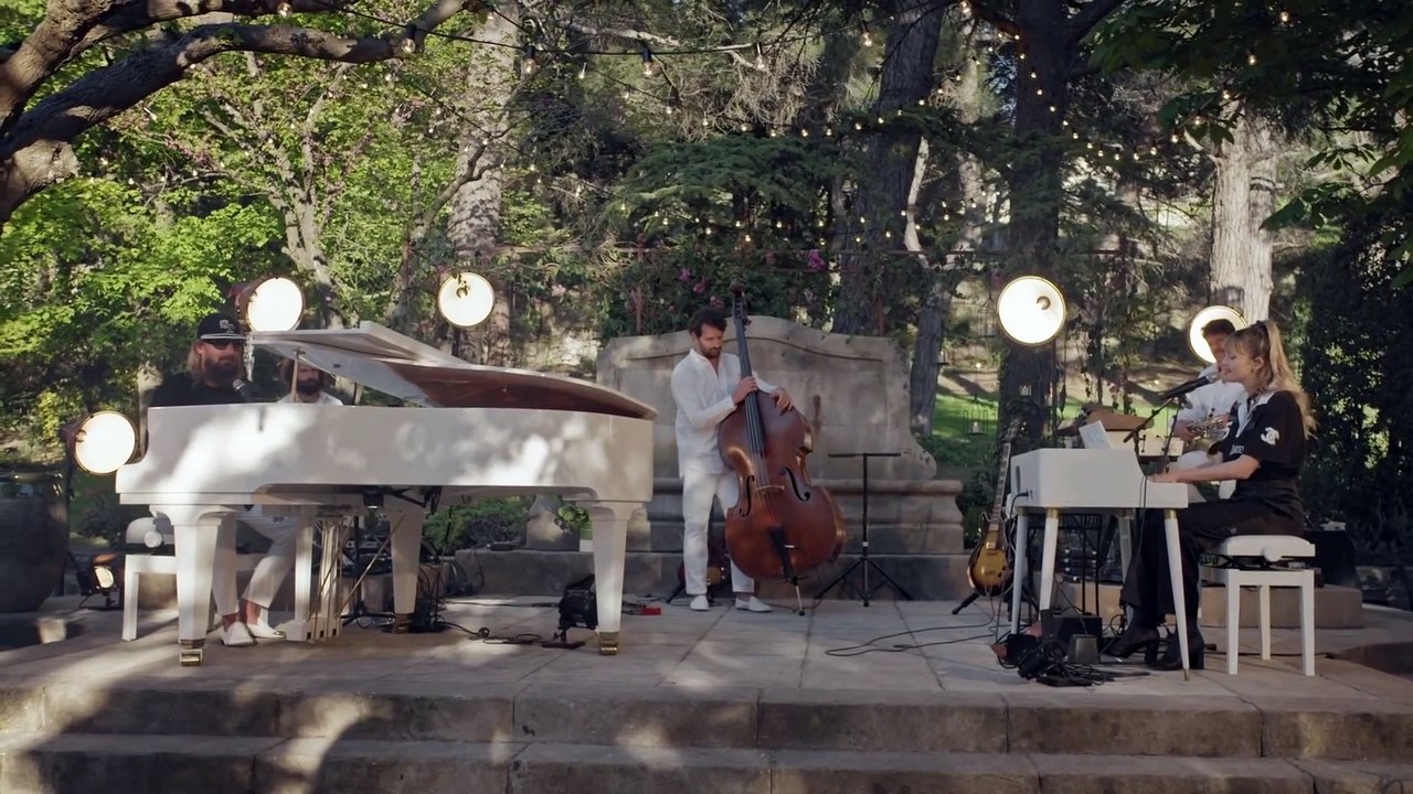 Angèle reprend "Baby One More Time" de Britney Spears