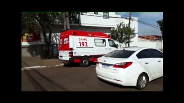 Socorristas do Samu são acionados para controlar pessoa em surto, na Rua São Paulo