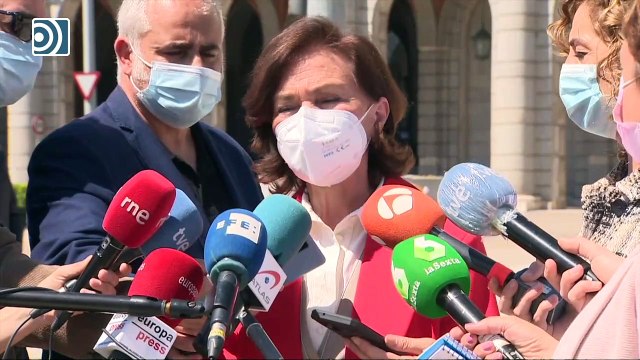 La disparatada respuesta de Calvo tras el triunfo de Ayuso: berberechos, cañas y nazis