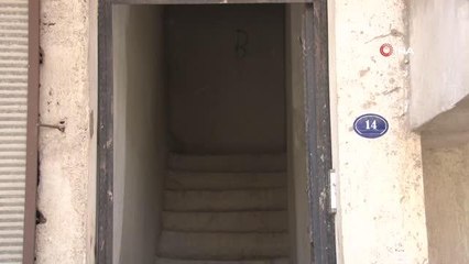 Son dakika haberi... 2 buçuk yaşındaki çocuk 5. kattan kamyonetin üzerine düştü