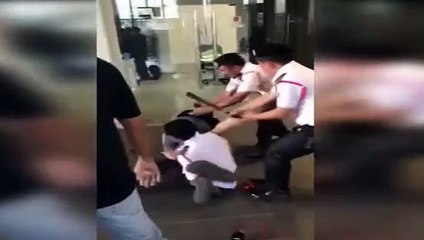 Güvenlik görevlisi, profesyonel dövüşçüye kafa tuttu