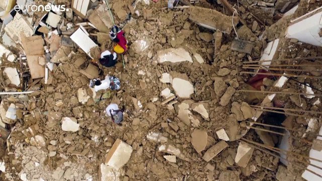 شاهد: قتلى وجرحى في اليمن جراء أمطار وفيضانات دمرت مبان وشردت آلاف العائلات