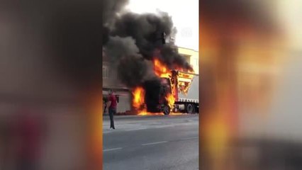 Son dakika haber: Seyir halindeyken alev alan tırdaki yangın söndürüldü