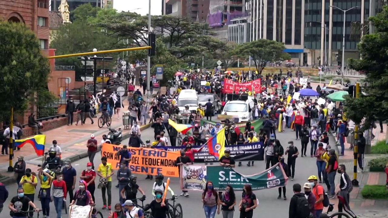 Alcaldesa de Bogotá lamenta jornada “trágica y dolorosa” mientras siguen protestas en Colombia