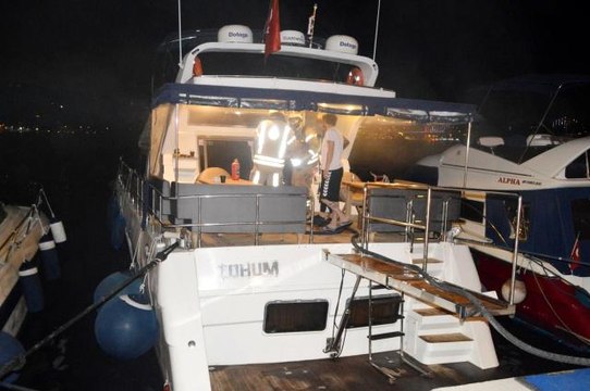 Bebek Sahili'nde korkutan tekne yangını