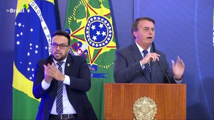 Bolsonaro sugere que China criou pandemia para lançar uma 'guerra química'