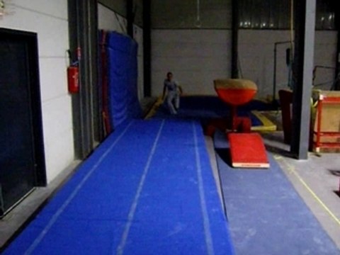 Rondade Salto Pieds Décalés