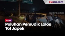 Terobos Pembatas Jalan, Puluhan Mobil Diduga Pemudik Lolos Masuk Tol Japek