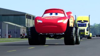 Lightning McQueen vs Kenworth T800 8X6 TRUCK at Top Gear Track