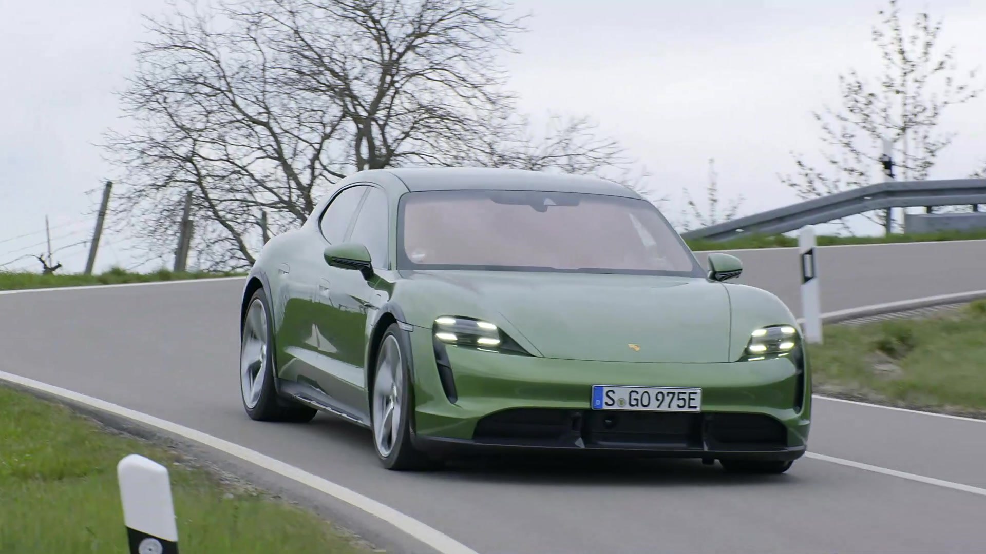 The new Porsche Taycan Turbo S Cross Turismo Design in Mamba Green - video  Dailymotion