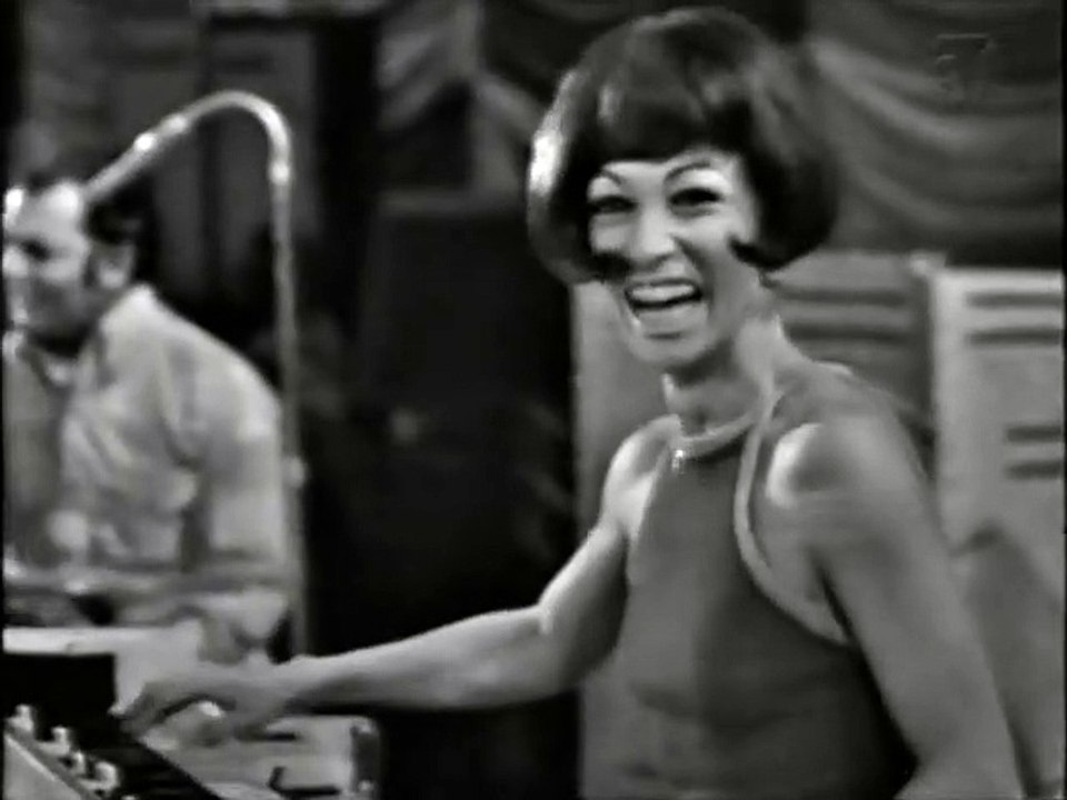 Beat! Beat! Beat! 5.8.67 - Winchester Cathedral by Cherry Wainer & Don Storer, Queen of the Hammond Organ