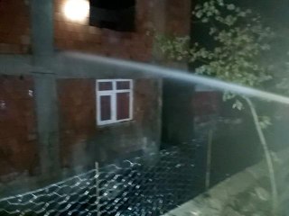 Kastamonu'da yıldırım düşmesi sonucu 6 kardeşe ait 6 ev yandı: 3 yaralı