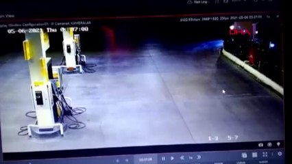 Son dakika haberleri! 100 kilometre süren film gibi kovalamaca kazayla bitti; 1 polis yaralandı, şüpheli gözaltına alındı