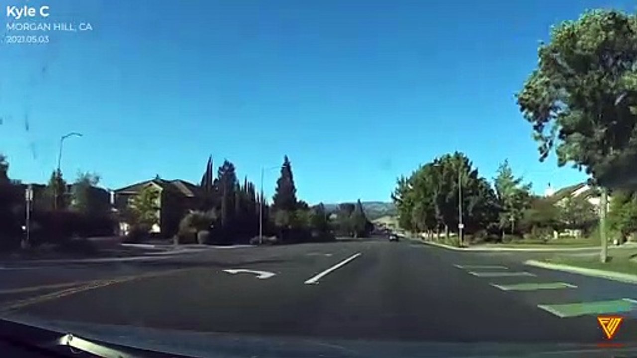 BMW 3 Series passing me illegally 2021.05.03 — MORGAN HILL, CA