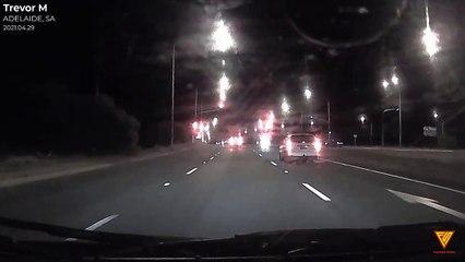 Car running red light 2021.04.29 — ADELAIDE, SA