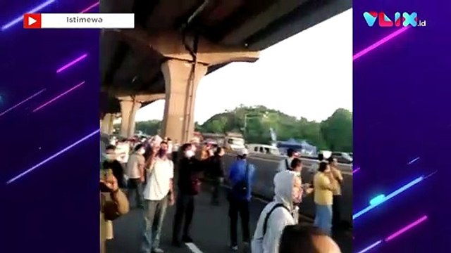 Jalan Tol Jakarta Cikampek Macet Dua Arah!