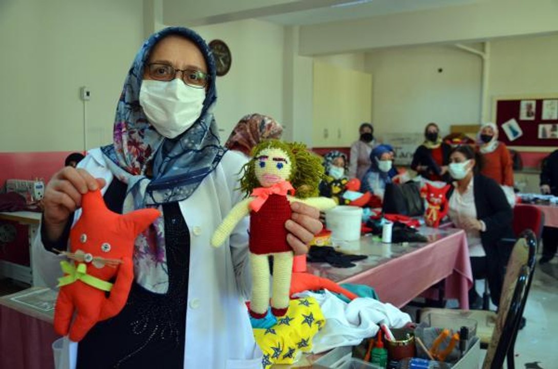 MUŞLU KADINLAR, ATIK MALZEMELERDEN ÇOCUKLAR İÇİN OYUNCAK ÜRETTİ