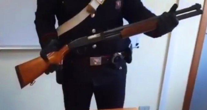 Settimo Torinese (TO) - Spara con una pistola dal balcone di casa: arrestato (06.05.21)