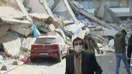 Son Dakika! Zeytinburnu'nda daha önce boşaltılan bina çöktü, enkaz altında çok sayıda araç var