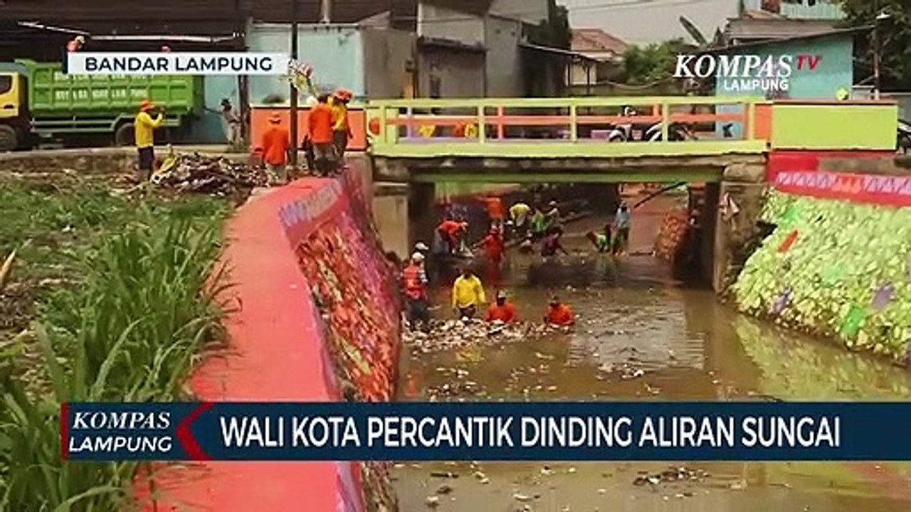 Wali Kota Bandar Lampung Eva Dwiana Percantik Tiap Dinding Aliran Sungai