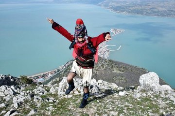 Son dakika haberi! 1750 RAKIMLI TEPEDE, EĞİRDİR GÖLÜ'NE KARŞI ZEYBEK OYNADILAR