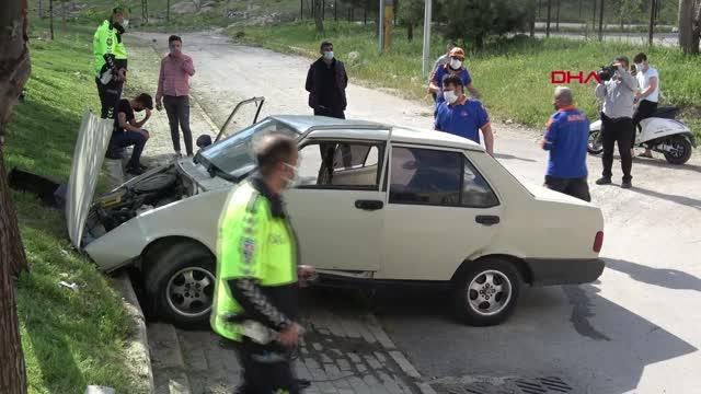 Son dakika haberleri: FRENİ BOŞALAN OTOMOBİL, ÇOCUK PARKI DUVARINA ÇARPARAK DURABİLDİ