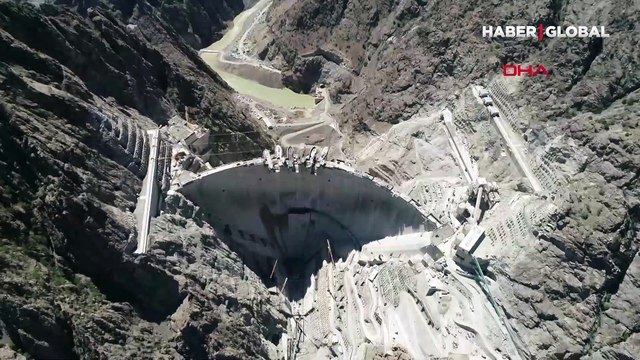 Bittiğinde Türkiye'nin en büyüğü olacak! Yusufeli Barajı'nda son metreküp beton döküldü
