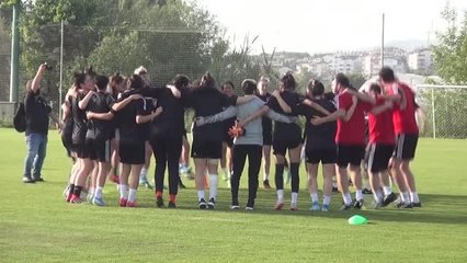 Beşiktaş futbolda "çifte şampiyonluk" hedefine koşuyor