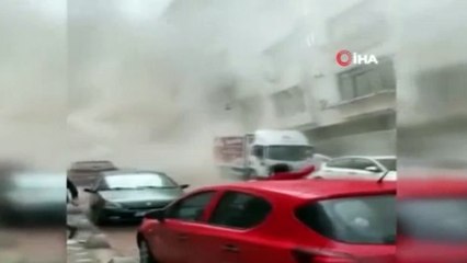 İstanbul'da bina çöktü! İşte dehşete düşüren anların görüntüsü