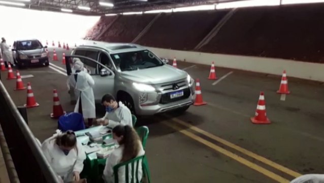 Com movimento muito tranquilo, vacinação da primeira dose para maiores de 60 anos segue no Centro de Convenções