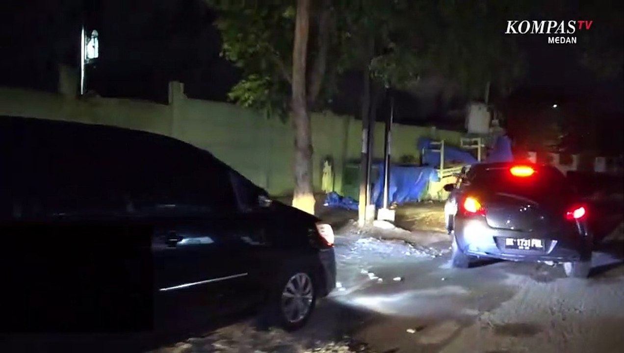 Petugas Satnarkoba Polrestabes Medan Sergap 2 K...