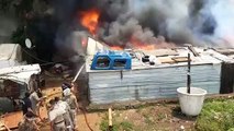 حريق هائل يلتهم مخيماً للاجئين السوريين في لبنان