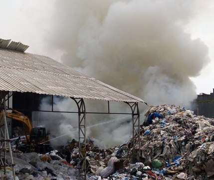 Son dakika haberleri: GERİ DÖNÜŞÜM TESİSİNDE YANGIN