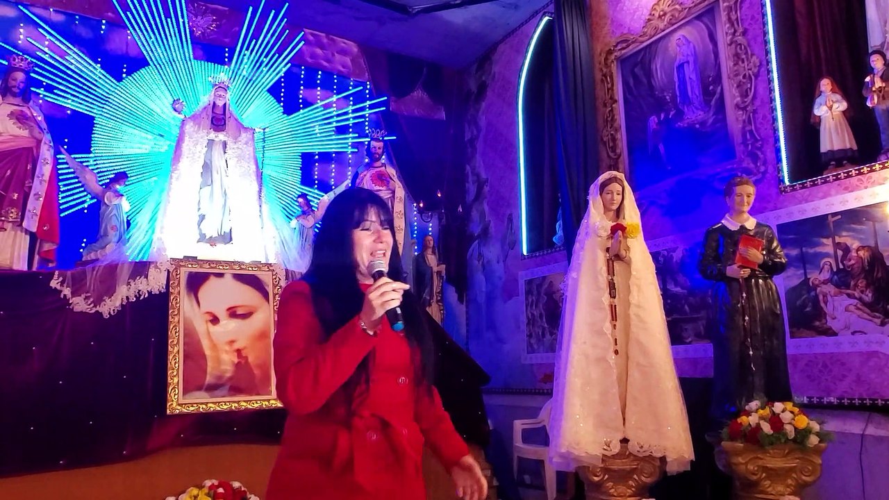 JEAN CANTORA CATOLICA-SANTUÁRIO DAS APARIÇÕES DE JACAREÍ