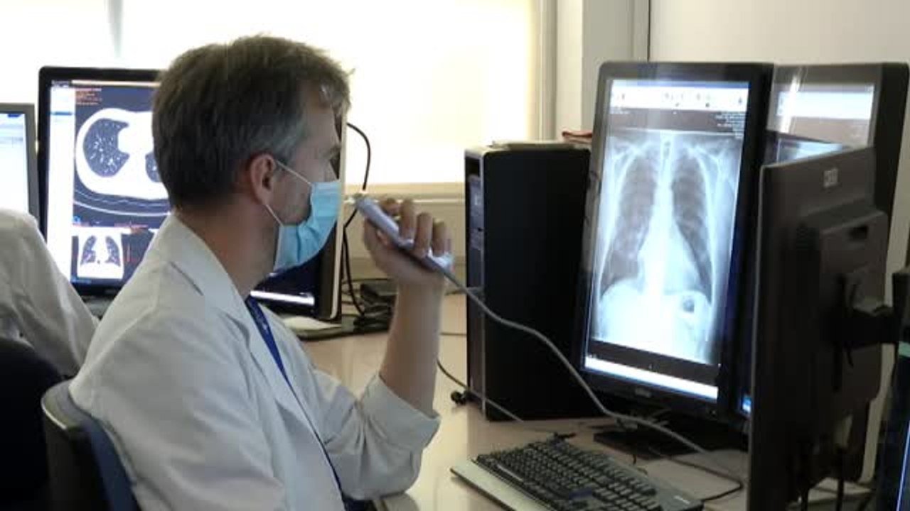 Nace un bebé sano de una mujer que tuvo que pasar tres semanas en la UCI por la covid