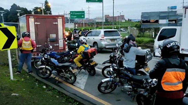 Persisten bloqueos cerca a Zipaquirá por parte de transportadores
