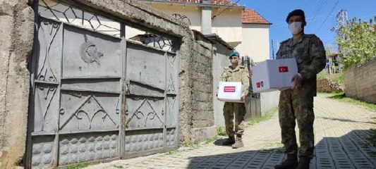 Son dakika haber! Kosova'da Türk askerinden 500 aileye bayram yardımı