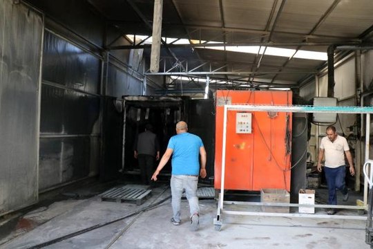 Boyahanede çıkan yangın itfaiye ekiplerince söndürüldü