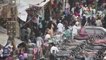 Son dakika haber... - Pakistanlılar, bayram öncesi market ve pazarlara hücum etti- Pakistan'ın birçok bölgesinde 8-16 Mayıs tarihleri arasında kısıtlaması kararı alındı