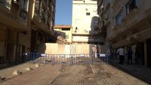 Zeytinburnu'nda çöken binanın çevresi güvenlik amaçlı barikatlarla kapatıldı