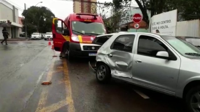 Colisão entre três veículos é registrada na Região Central e Corpo de Bombeiros é acionado