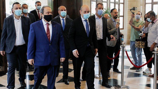 فرنسا تلوح بعقوبات على مسؤولين لبنانيين تصفهم بمعرقلي تشكيل الحكومة الجديدة