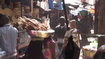 "Tiroirs-caisses, tontines et solidarité" Un film de Gilbert Kelner - Bande annonce