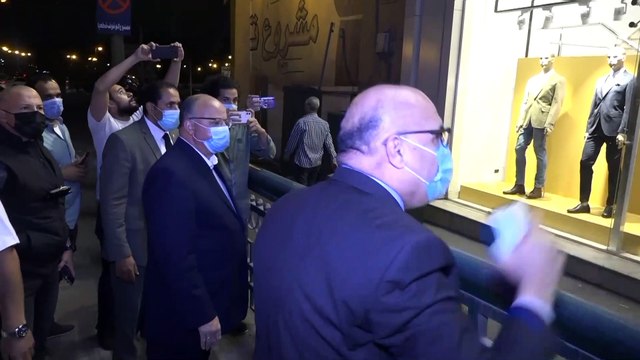 محافظ القاهرة يتابع تفيذ قرارات رئيس الوزراء بشأن غلق المحلات والمقاهي والمولات في التاسعة مساء