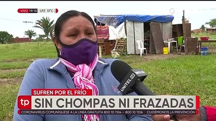 Una familia que sufre por el frío en Santa Cruz pide ayuda a la población cruceña