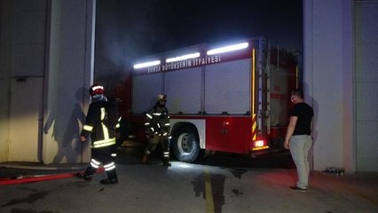 Son Dakika | Bursa'da kauçuk fabrikasında çıkan yangında, 6 işçi dumandan etkilendi