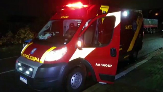 Homem de 50 anos fratura a perna após cair de moto na Rua Minas Gerais, no Bairro São Cristóvão