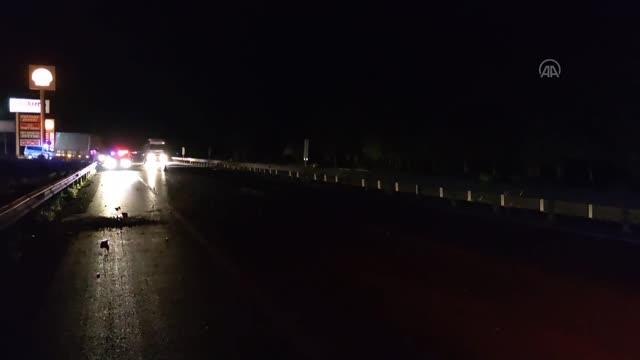 Bariyerlere çarparak takla atan otomobilin sürücüsü yaralandı