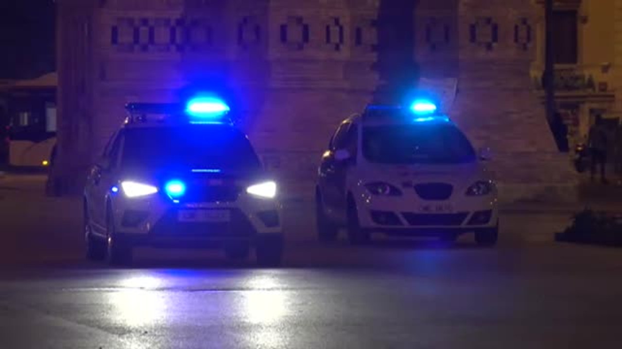 Los Mossos desalojan en Barcelona a 200 jóvenes que celebraban un botellón