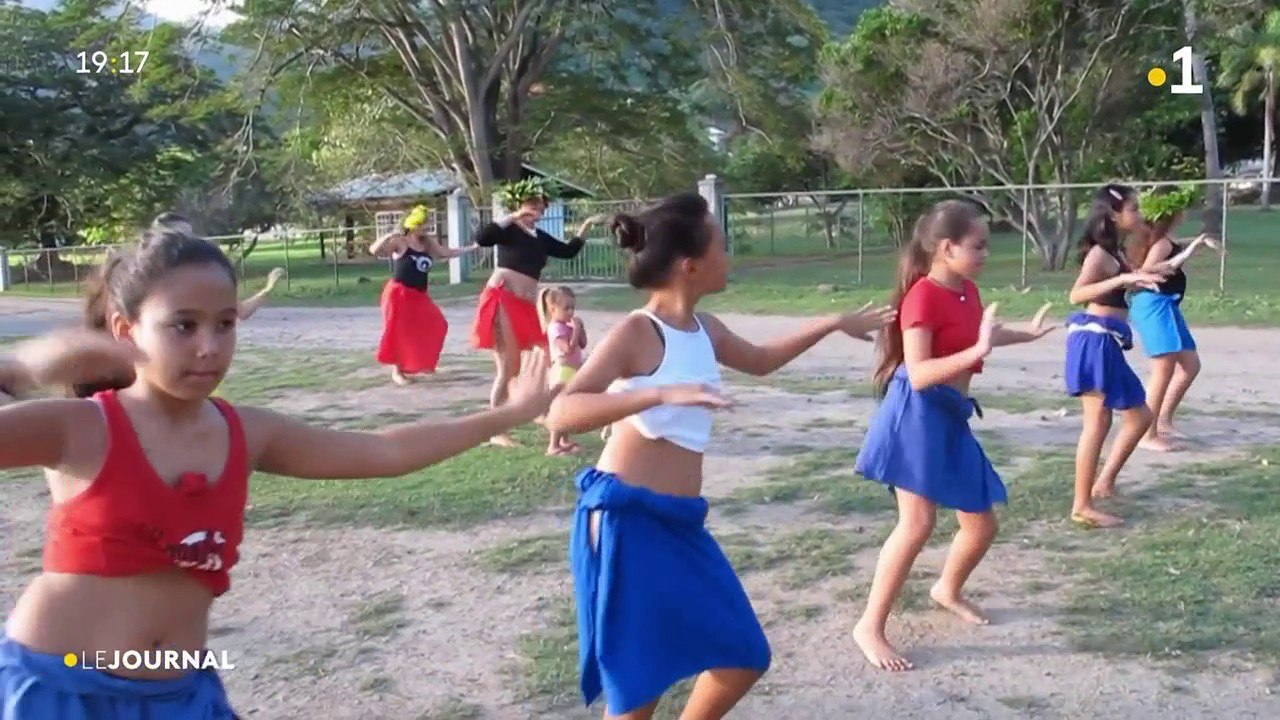 Nuku Hiva : les élèves de l'école de danse Kanahau Ori préparent leur show